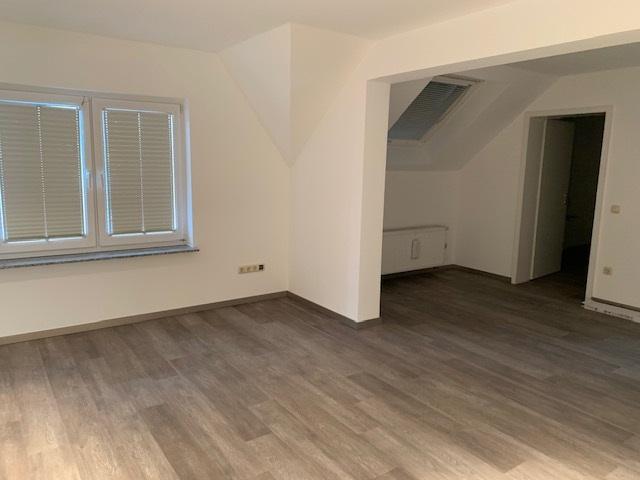 Dachgeschoßwohnung Wilnsdorf - 3 Zimmer, 85 m&sup2;, 745&euro; | Angebot:26066572