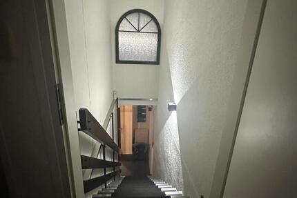 Altbau-Obergeschoss-Wohnung mit Balkon & Einbauküche zu SOFORT!!! 4 zimmer