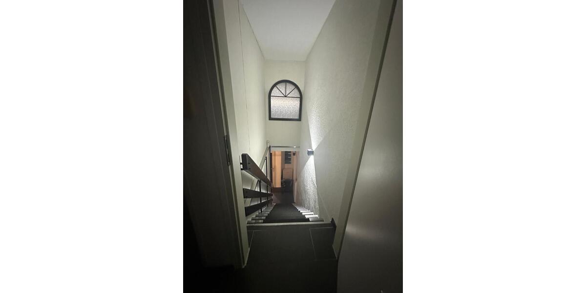 Altbau-Obergeschoss-Wohnung mit Balkon & Einbauküche zu SOFORT!!! 4 zimmer