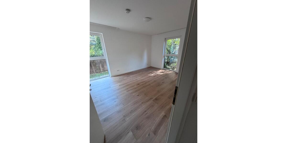 Hochparterre Esslingen am Neckar Brühl - 3 Zimmer, 74 m&sup2;, 1.510&euro; | Angebot:26406588