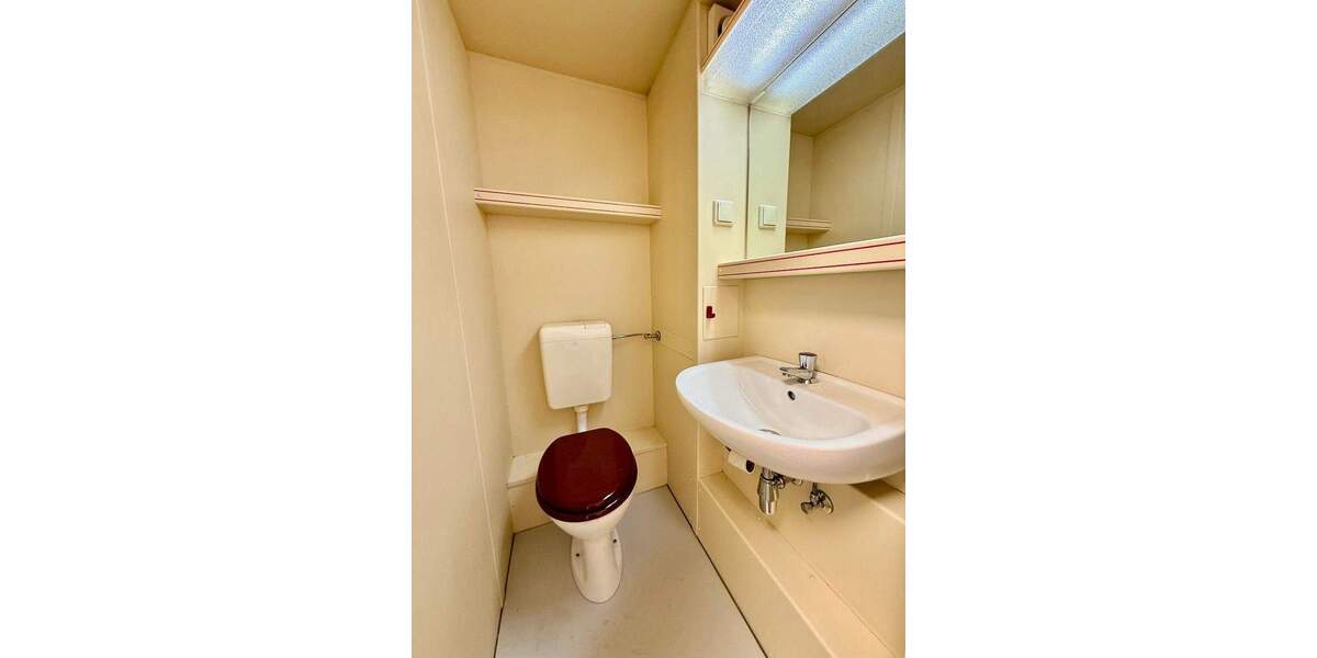 Kompakte Ladenfläche mit rund 31 m² - ideal für Kosmetik, Nagelstudio oder Beratung zimmer