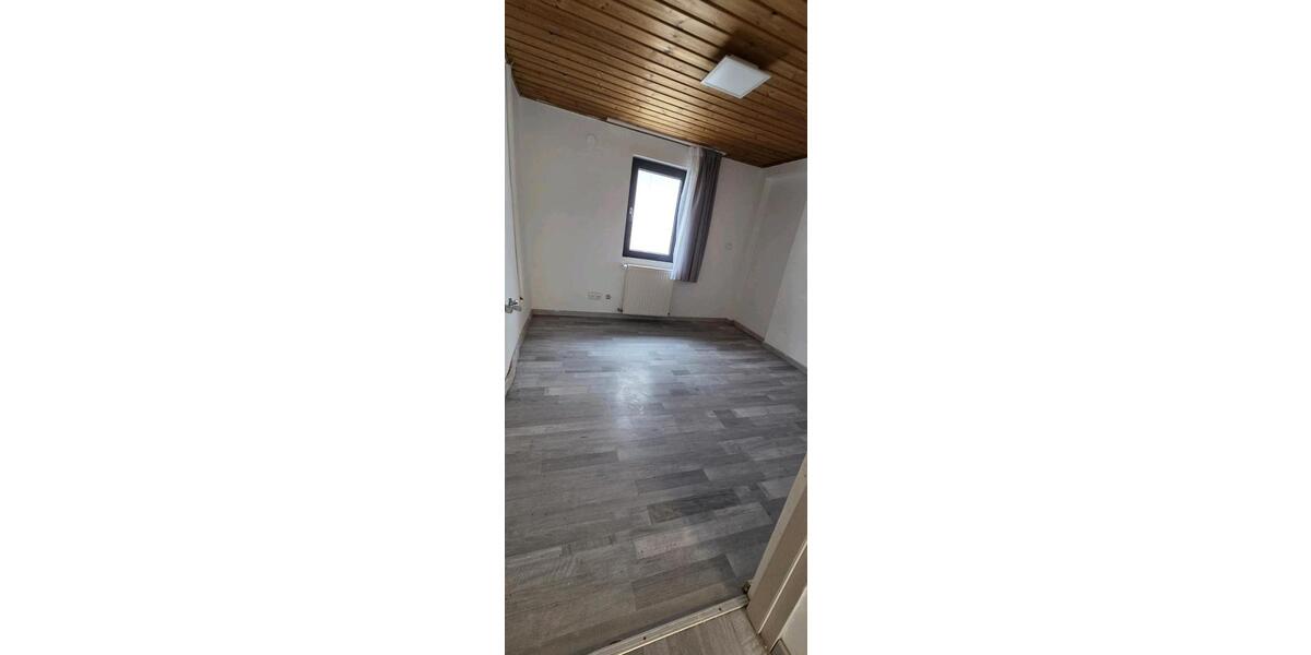 Etagenwohnung Gundelsheim - 4 Zimmer, 100 m&sup2;, 1.100&euro; | Angebot:24727458