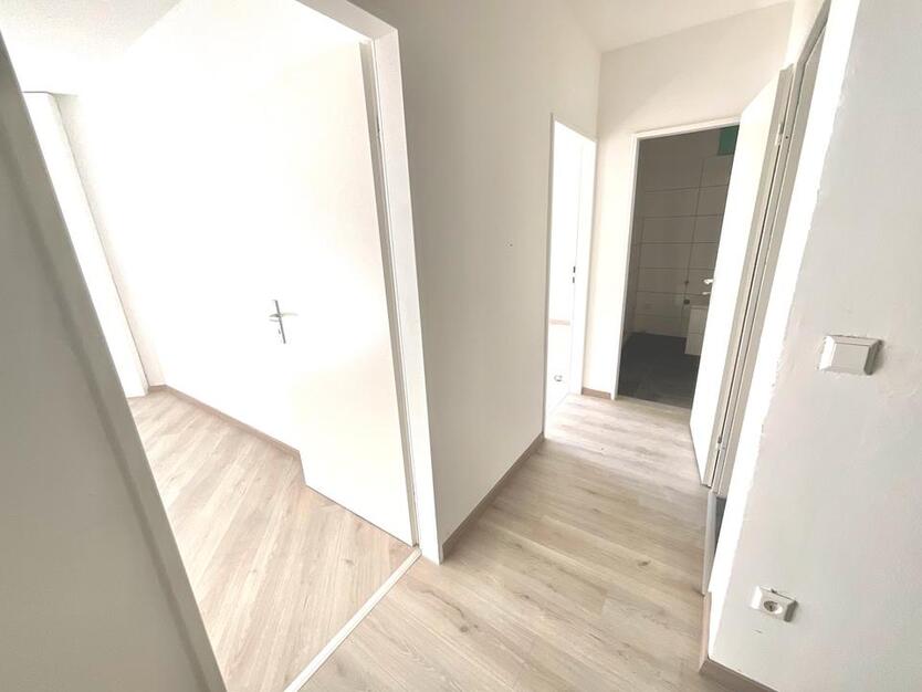 Mit den Kindern nach Kinderhaus, große 4 Zimmerwohnung frei