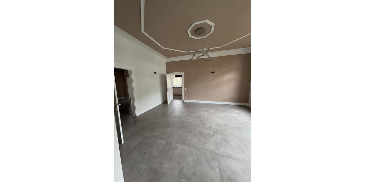 Etagenwohnung Reutlingen - 3 Zimmer, 158 m&sup2;, 1.900&euro; | Angebot:26423393