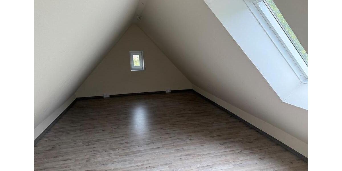 Dachgeschoßwohnung Schortens - 3 Zimmer, 98 m&sup2;, 860&euro; | Angebot:26610293