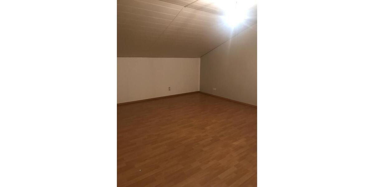 Dachgeschoßwohnung Engen - 3.5 Zimmer, 100 m&sup2;, 1.200&euro; | Angebot:26652378