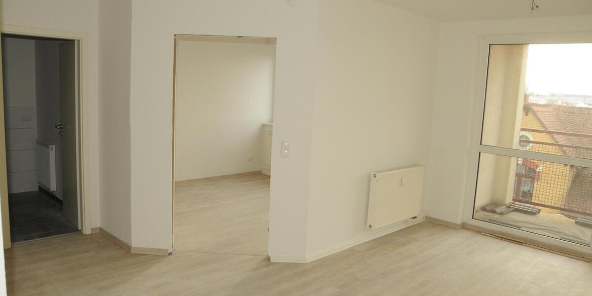 helle Zweiraumwohnung mit Balkon und Personenaufzug - Etagenwohnung Hermsdorf | Angebot:26074110