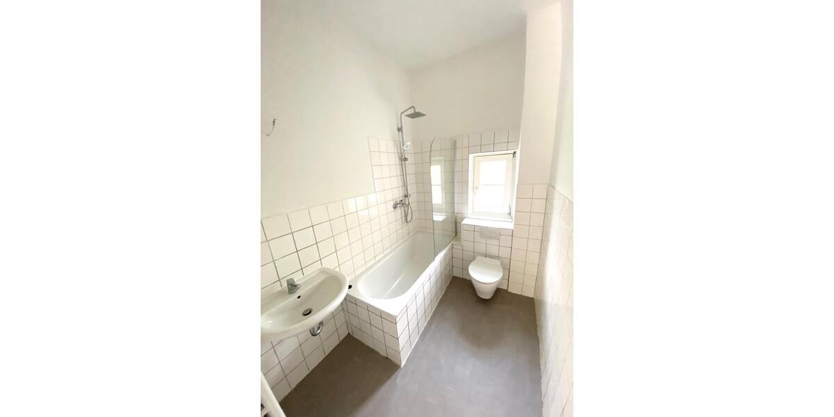 Renovierte Hochparterre Wohnung mit Einbauküche und Garagenstellplatz 4 zimmer