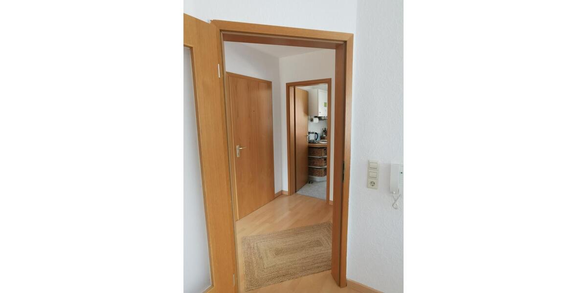 Helle 2 Zimmer DG Wohnung mit Balkon und Garage 2 zimmer
