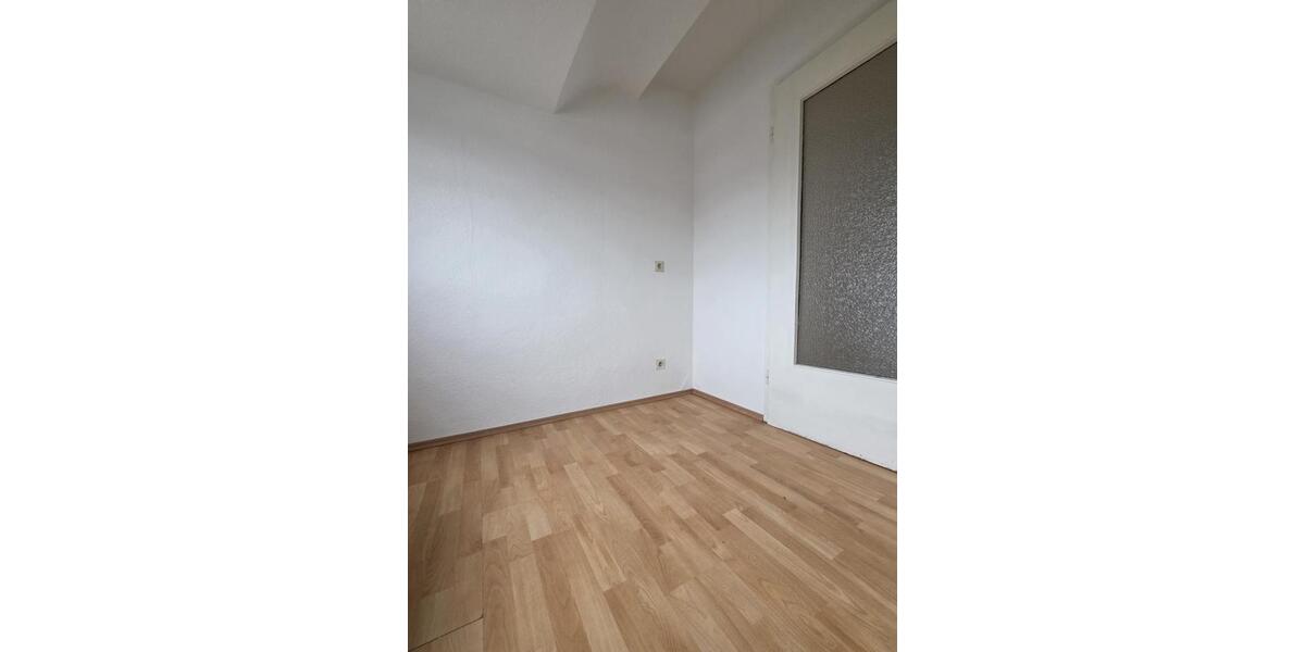 Gemütliche, renovierte 2,5-Zimmer-Wohnung im Dachgeschoss 2 zimmer