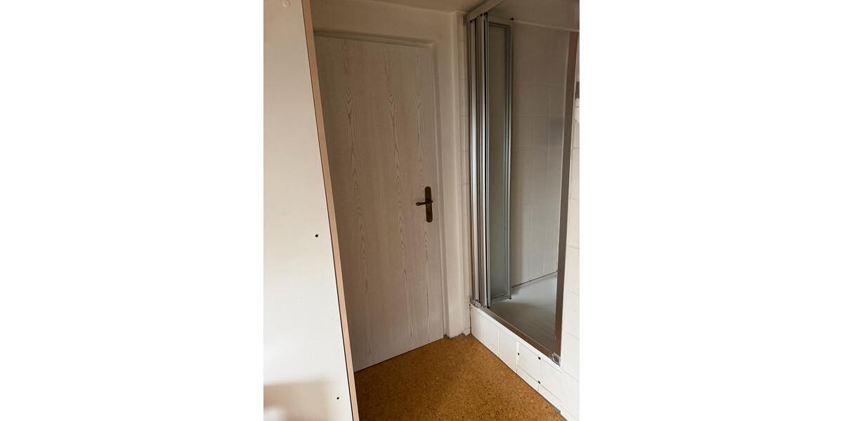 Etagenwohnung Neukirchen - 3 Zimmer, 230 m&sup2;, 800&euro; | Angebot:26413348