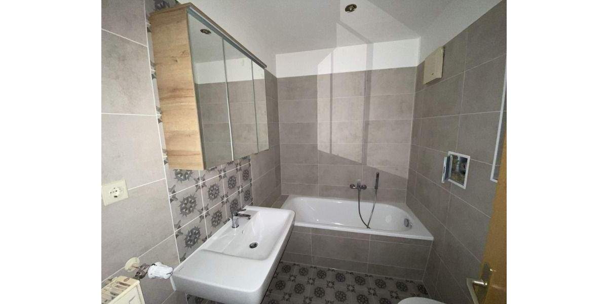 Etagenwohnung Görlitz Innenstadt - 3 Zimmer, 72 m&sup2;, 422&euro; | Angebot:26155776