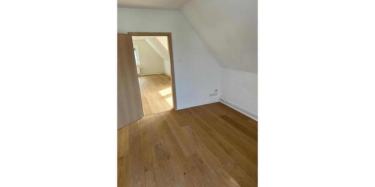 Dachgeschoßwohnung Stadtoldendorf - 3 Zimmer, 70 m&sup2;, 700&euro; | Angebot:26482129