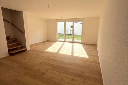 Erstbezug - Reihenhaus mit Garten, Terrasse und Stellplatz zimmer