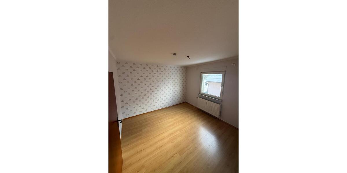 Etagenwohnung Siebeldingen - 4 Zimmer, 100 m&sup2;, 900&euro; | Angebot:24592045