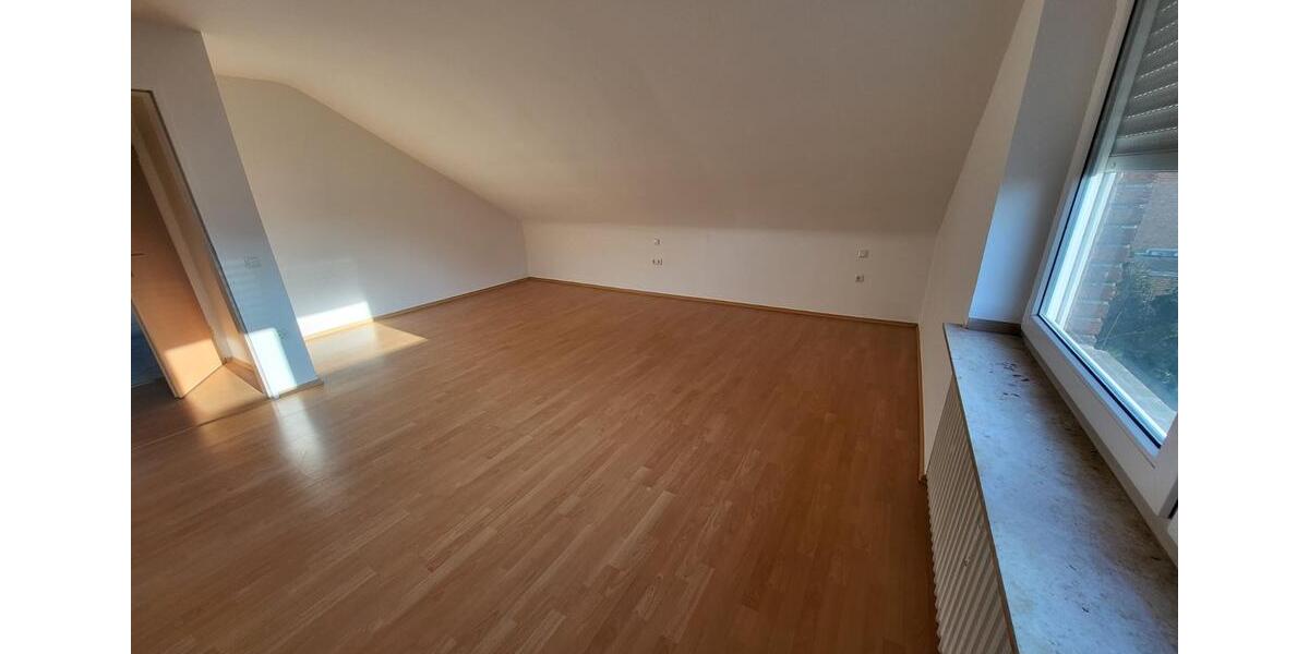 Dachgeschoßwohnung Bergheim Auenheim - 2 Zimmer, 75 m&sup2;, 790&euro; | Angebot:24352117