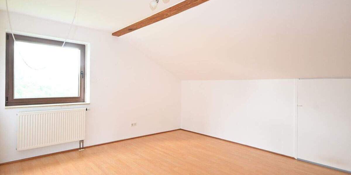 Etagenwohnung Neumarkt-Helena Helena - 3 Zimmer, 118 m&sup2;, 740&euro; | Angebot:25726918