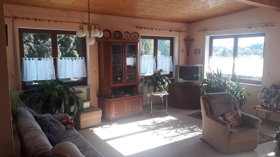 Dachgeschoßwohnung Polsingen - 8 Zimmer, 250 m&sup2;, 1.200&euro; | Angebot:25883171