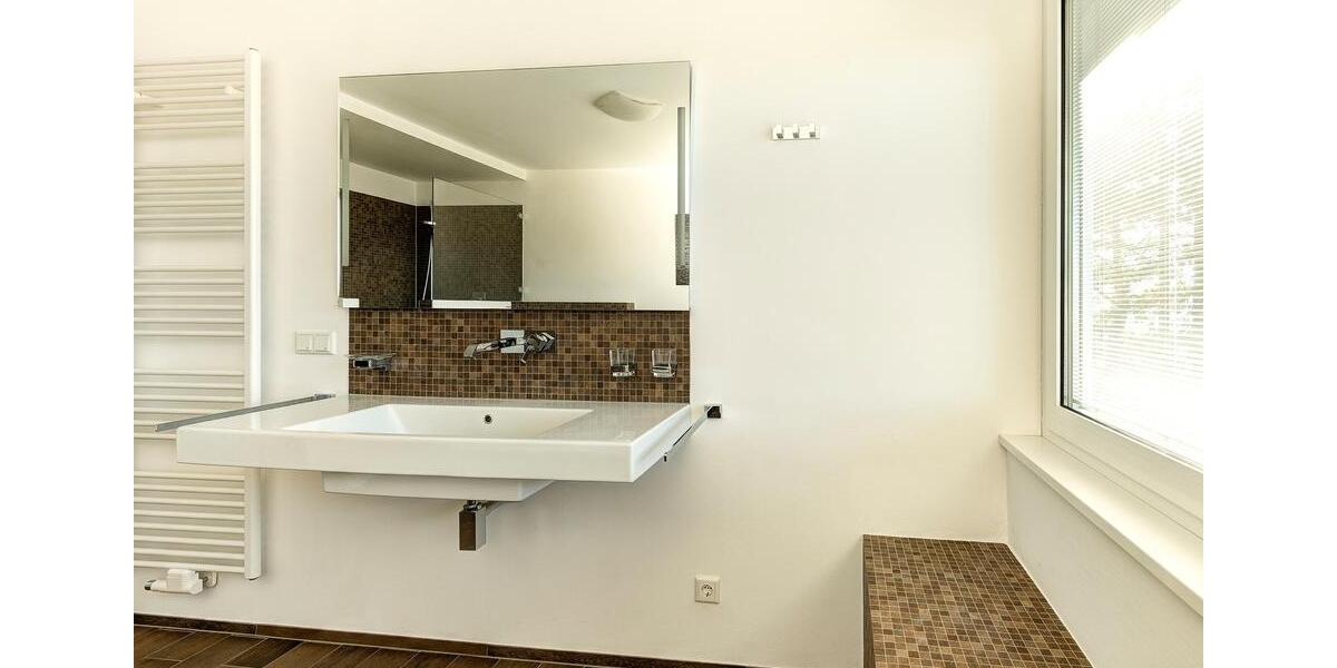 Einfamilienhaus Bürgstadt - 8 Zimmer, 326 m&sup2;, 2.750&euro; | Angebot:25751695