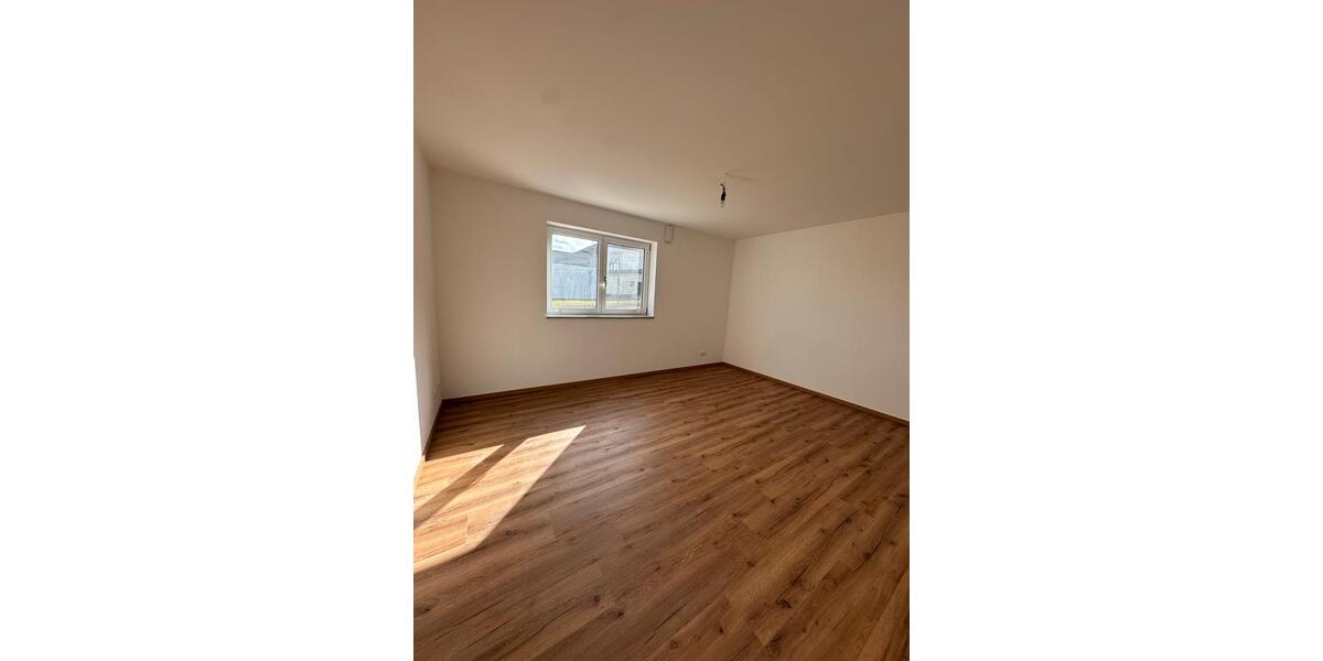 Erdgeschoßwohnung Cham - 3 Zimmer, 110 m&sup2;, 1.050&euro; | Angebot:25902241
