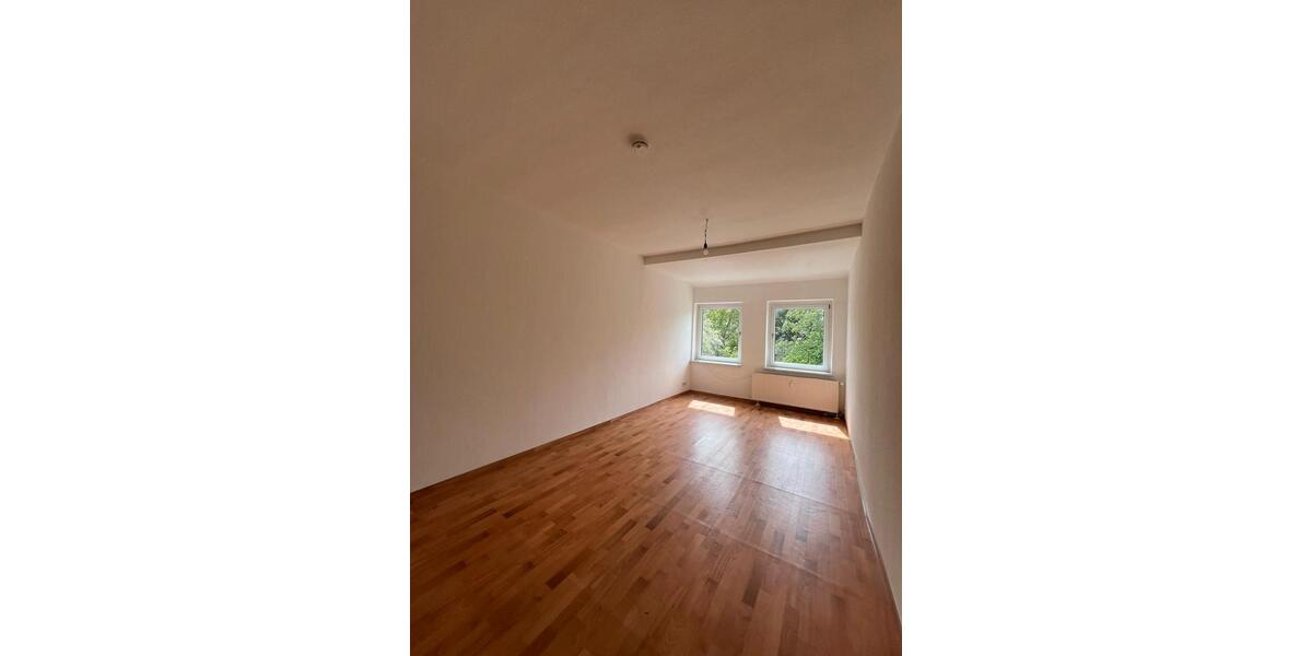 Dachgeschoßwohnung Zeitz - 3 Zimmer, 96 m&sup2;, 765&euro; | Angebot:25052324