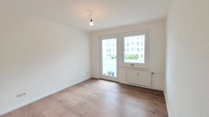 4- RaumWohnung mit Balkon in Rothenburg!