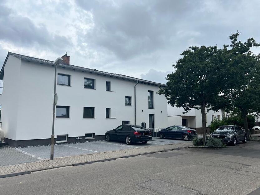 3 Zimmer Küche, Bad, Balkon, komplett Neu Kern Saniert