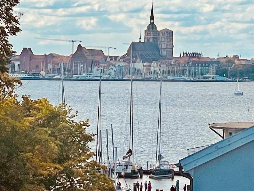 3 Zi. FeWo mit Seeblick u. der Skyline von Stralsund - Wohnen auf Zeit