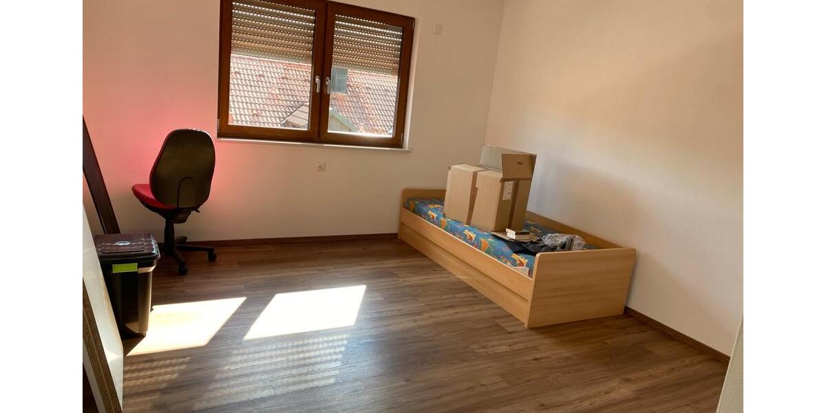 Dachgeschoßwohnung Freudenberg - 3 Zimmer, 120 m&sup2;, 960&euro; | Angebot:26608647