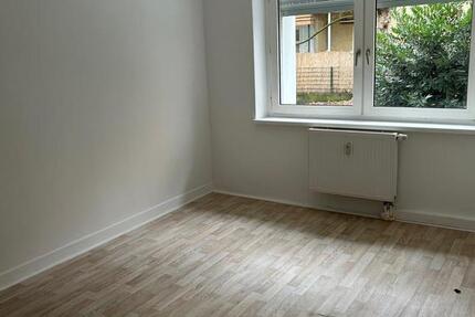 3 Zimmer Wohnung im Erdgeschoss -Hochpaterre- 3 zimmer