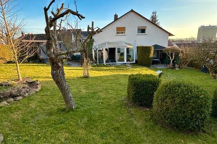 Petersberg Stadtnahe - Zweifamilienhaus mit großem Garten 6 zimmer