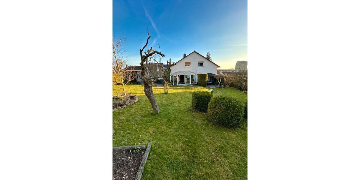 Petersberg Stadtnahe - Zweifamilienhaus mit großem Garten 6 zimmer