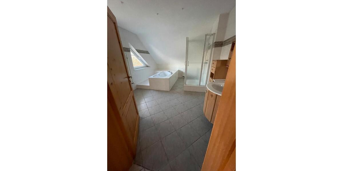 Dachgeschoßwohnung Tangerhütte - 4 Zimmer, 160 m&sup2;, 1.000&euro; | Angebot:26461435
