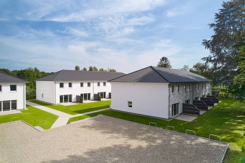 Reihenmittelhaus mit Wärmepumpe (Energieklasse A+) familiengerechter Grundriss sofort verfügbar