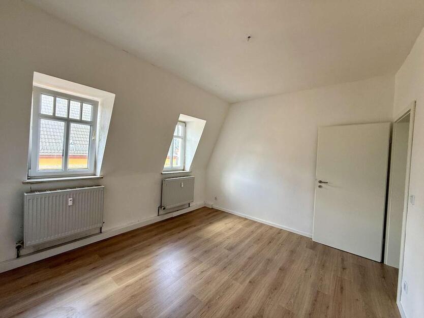 Großzügige 5,5-Raum-Wohnung mit 2 Bädern und Stellplatz zu vermieten
