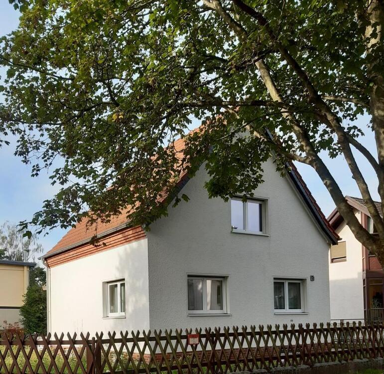 ab 1.10 Zimmer in Frauen WG-auch zur Zwischenmiete