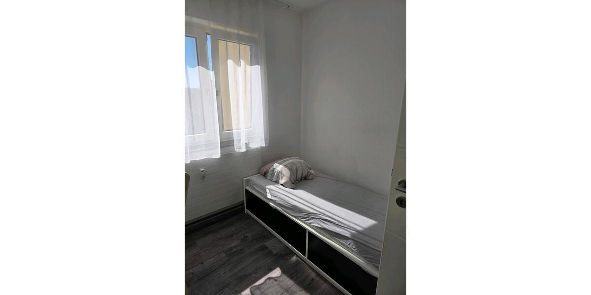 2 Zimmer in einer 3er WG ab sofort zu vermieten 4 zimmer