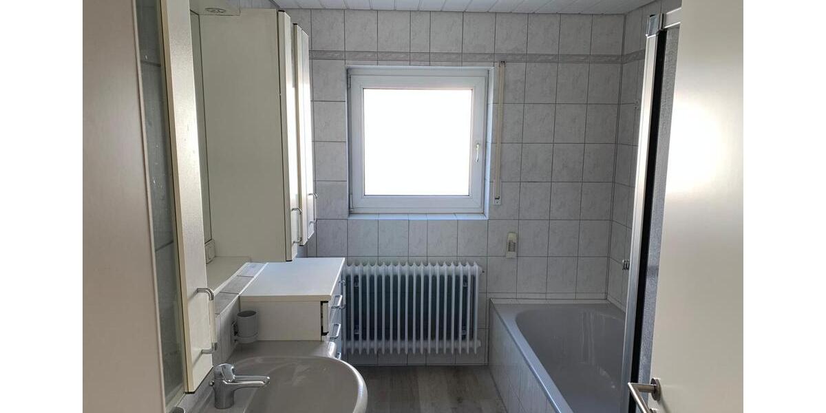 Dachgeschoßwohnung Reutlingen Sondelfingen - 4 Zimmer, 95 m&sup2;, 1.150&euro; | Angebot:24456926