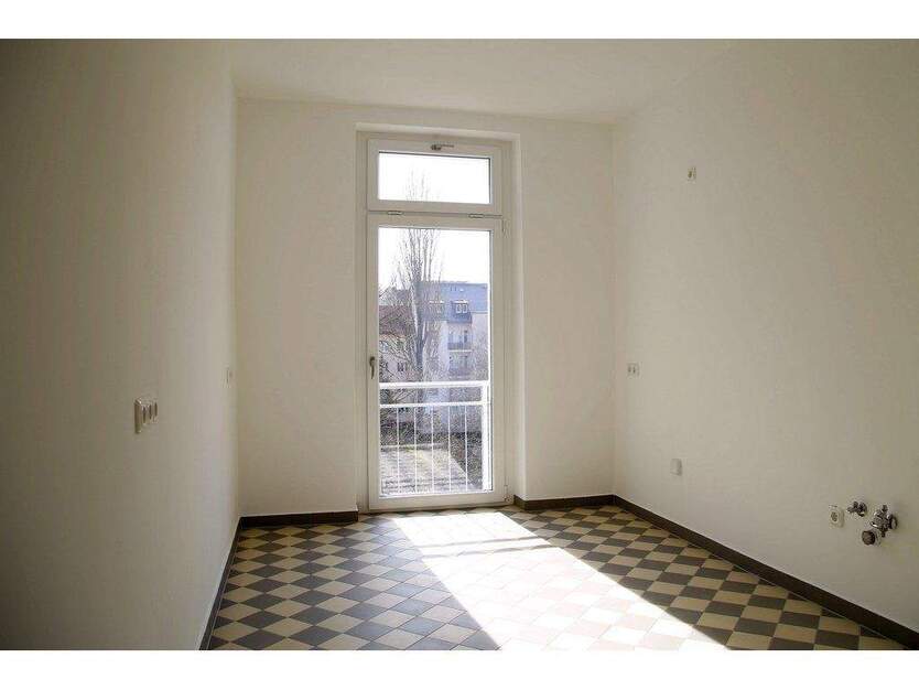 Qualitative Erdgeschoss- WE mit Balkon, FB-Heizung, Bad mit Dusche, Wanne, Fenster 2 zimmer