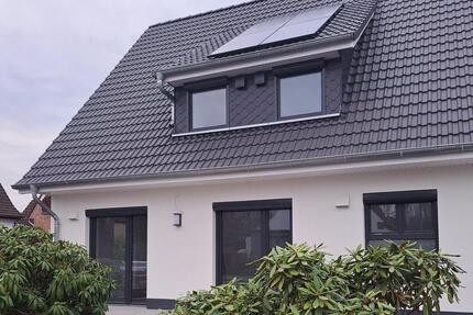 Erstbezug: Hochwertige lichtdurchflutete Haushälfte in Oyten 5 zimmer