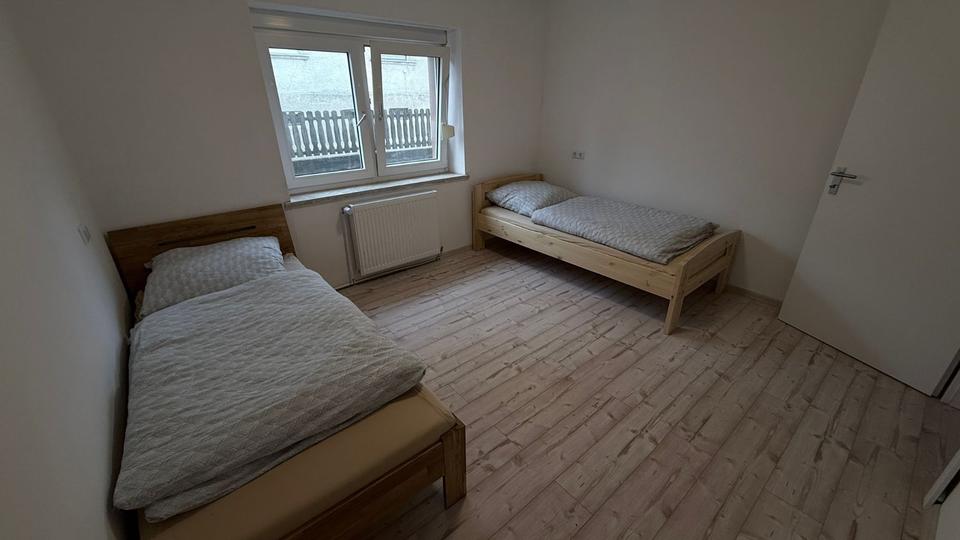 Wohnen auf Zeit Helmbrechts - 3 Zimmer, 100 m&sup2;, 25&euro; | Angebot:23566853