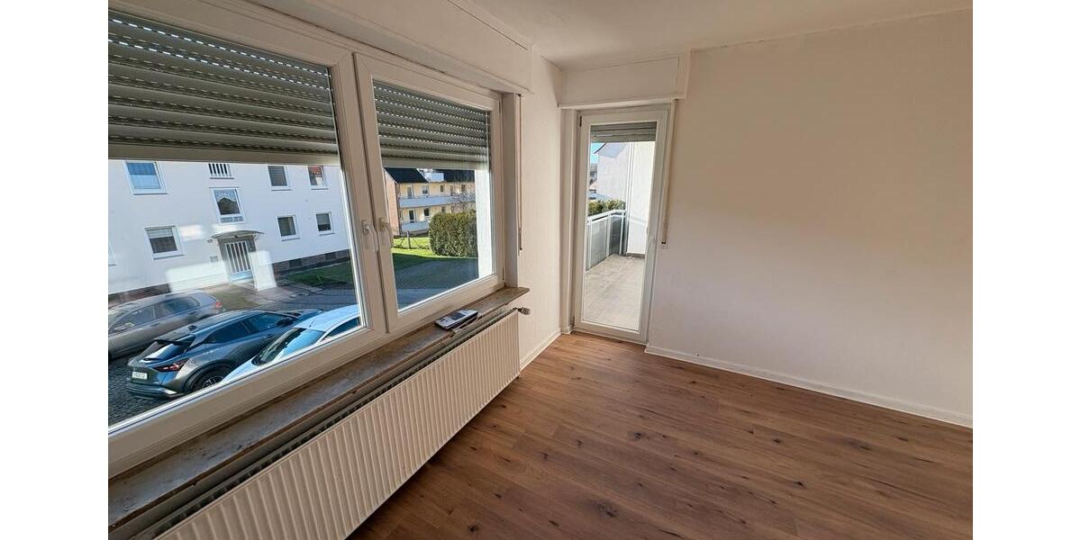 Renovierte 3-Zimmer-Wohnung, stadtnah,PKW-Platz 3 zimmer