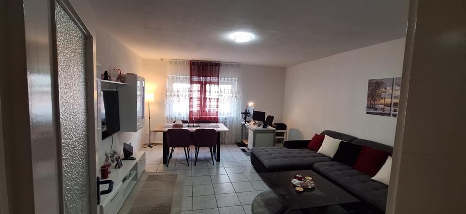 Helle 2-Zimmer Wohnung im 2. OG in Karlsruhe Innenstadt-Ost zimmer