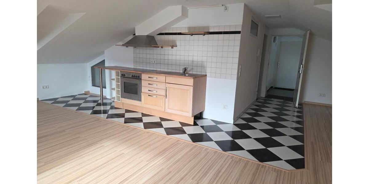 Dachgeschoßwohnung Singen (Hohentwiel) - 1 Zimmer, 65 m&sup2;, 755&euro; | Angebot:24849086