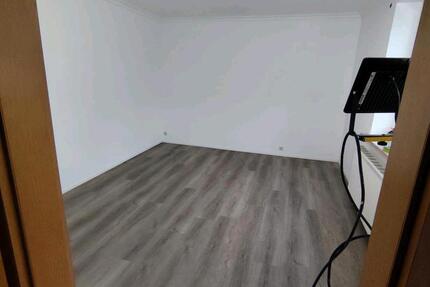 1 Zimmer in einer WG zu vermieten. 1 zimmer