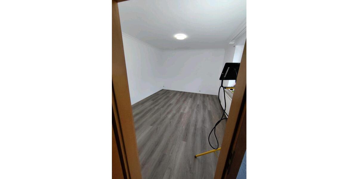 1 Zimmer in einer WG zu vermieten. 1 zimmer