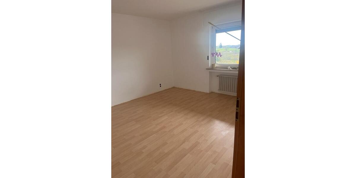 Erdgeschoßwohnung Wermelskirchen - 3 Zimmer, 101 m&sup2;, 1.300&euro; | Angebot:26034971