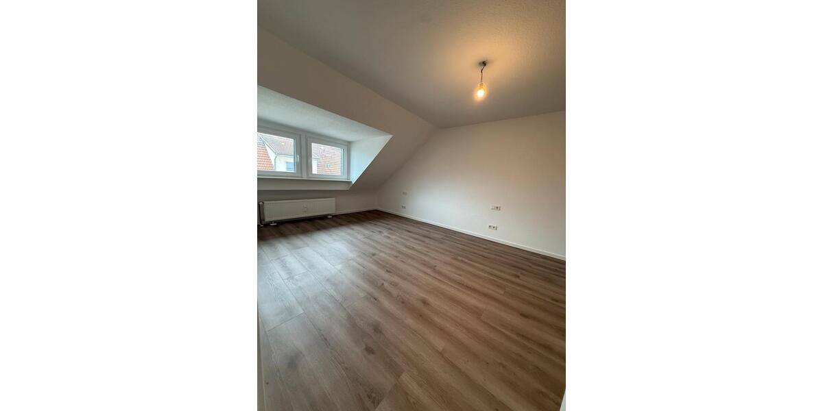 Dachgeschoßwohnung Saarbrücken West - 3 Zimmer, 80 m&sup2;, 1.050&euro; | Angebot:25171350