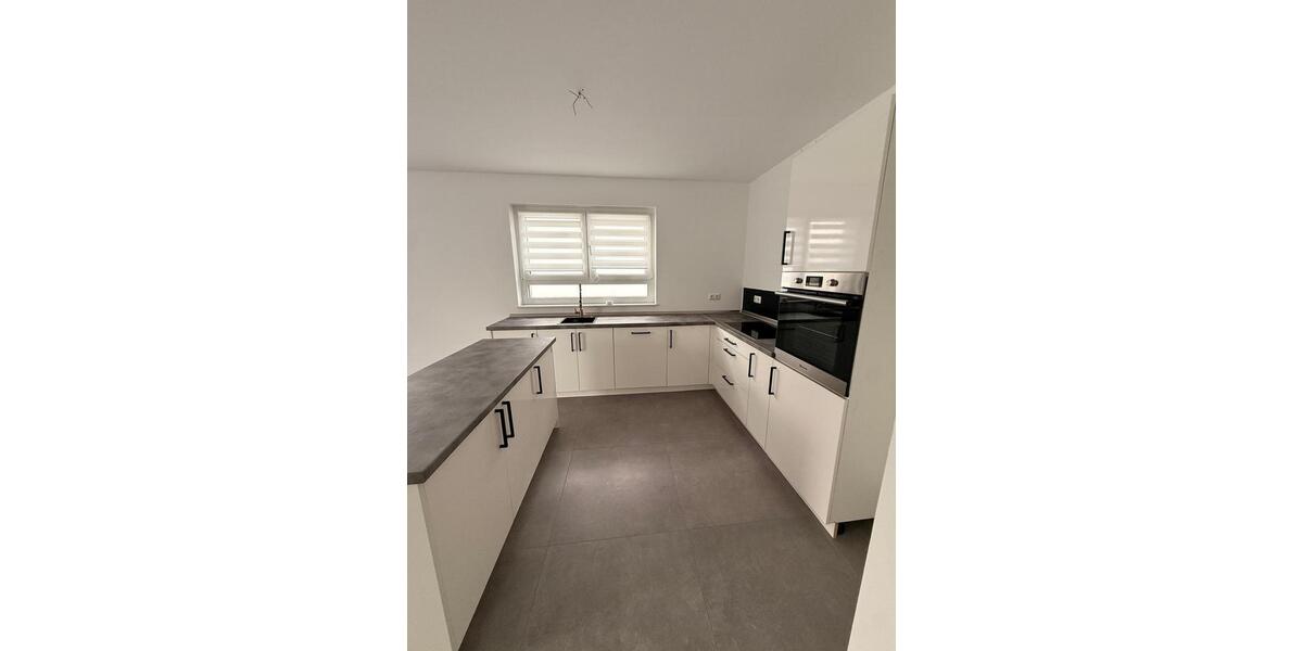 Etagenwohnung Offenbach am Main Bieber - 4 Zimmer, 137 m&sup2;, 2.250&euro; | Angebot:23908355