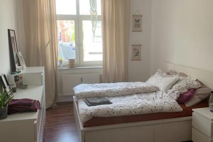 2-Zimmer-Wohnung, hell und zentral, mit Einbauküche zimmer